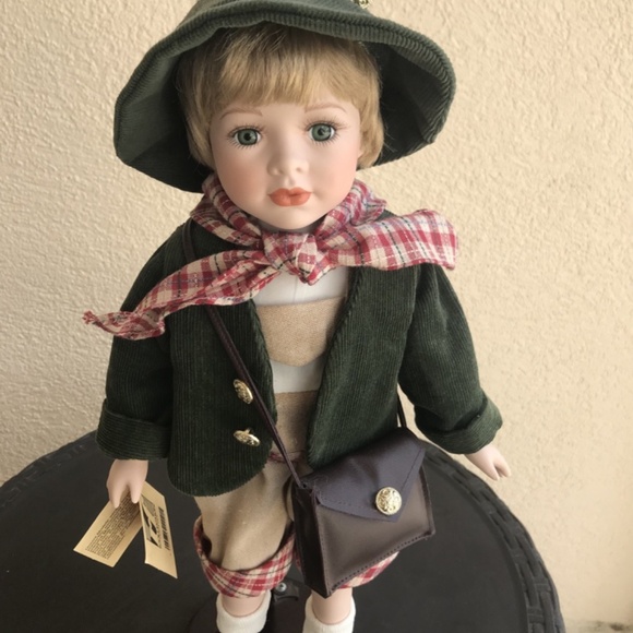 New RF Collection 17" Porcelain German Doll Set Bavarian Attire w/Tags & Stands - Picture 7 of 15